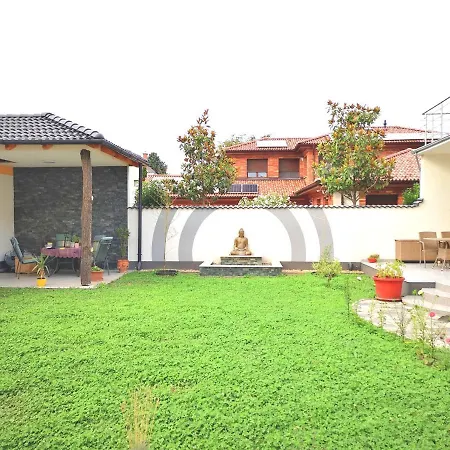 Zen House Bed & Breakfast *