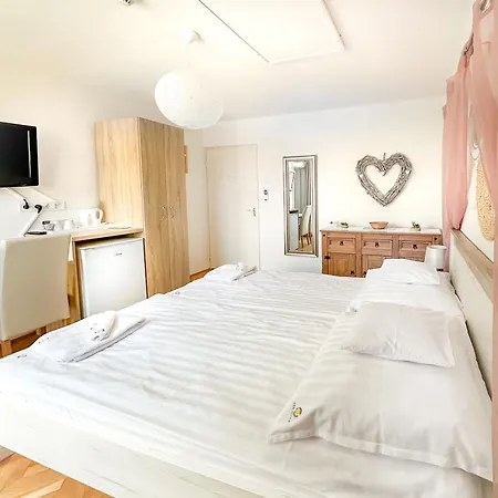 Zen House Bed & Breakfast 3*